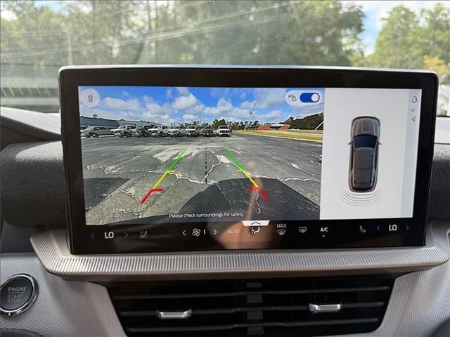 Photo of 2025 Star White Ford Explorer