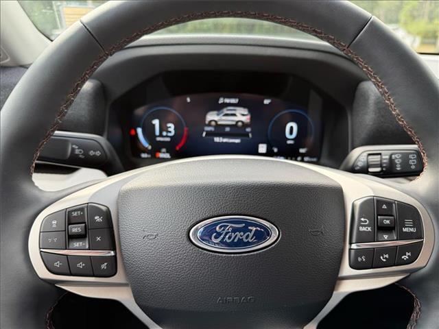 Photo of 2025 Star White Ford Explorer
