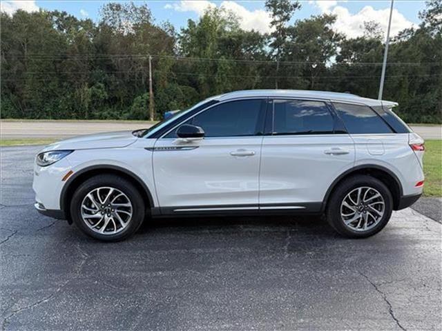 Photo of 2021 White Lincoln Corsair