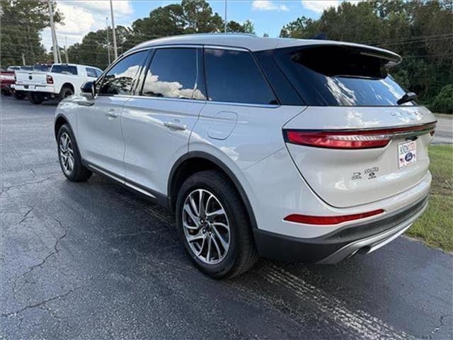 Photo of 2021 White Lincoln Corsair