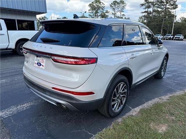 Photo of 2021 White Lincoln Corsair