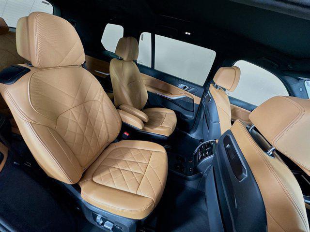 Photo of 2025 Carbon Black Metallic BMW X7