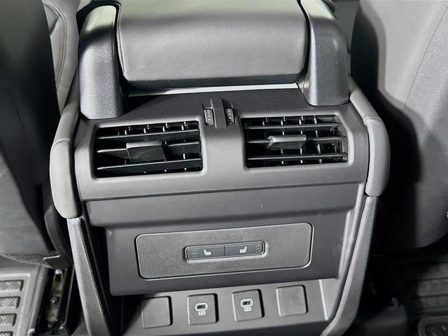 Photo of 2025 Pangea Green Land Rover Defender