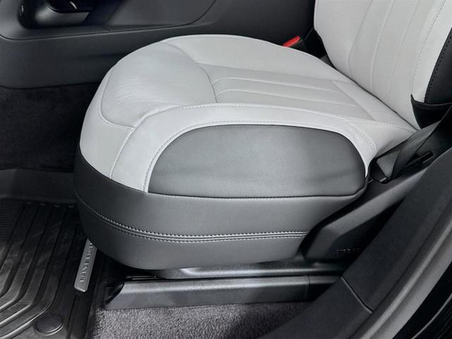 Photo of 2025 Santorini Black Land Rover Range Rover Sport