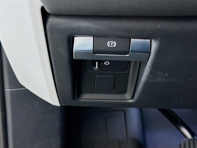 Photo of 2025 Fuji White Land Rover Defender