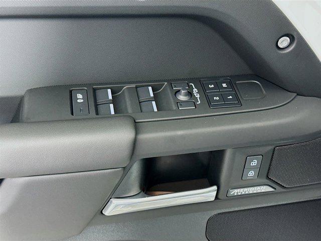 Photo of 2025 Fuji White Land Rover Defender