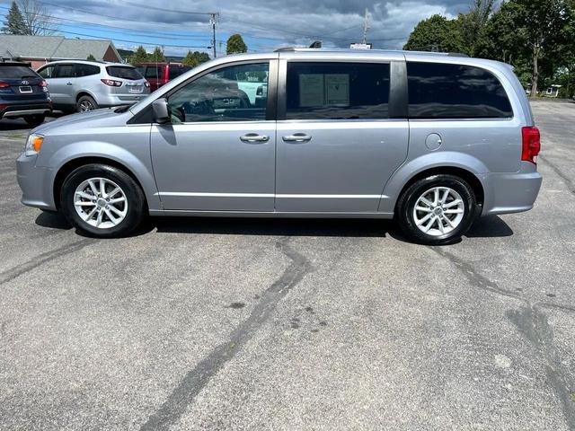 Photo of 2020 Granite Pearlcoat Dodge Grand Caravan