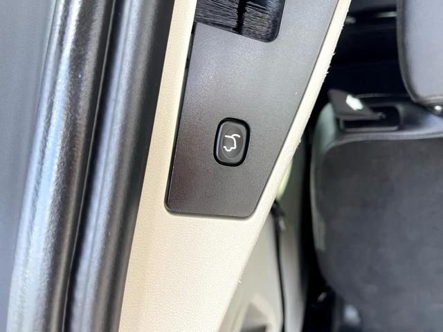 Photo of 2020 Granite Pearlcoat Dodge Grand Caravan