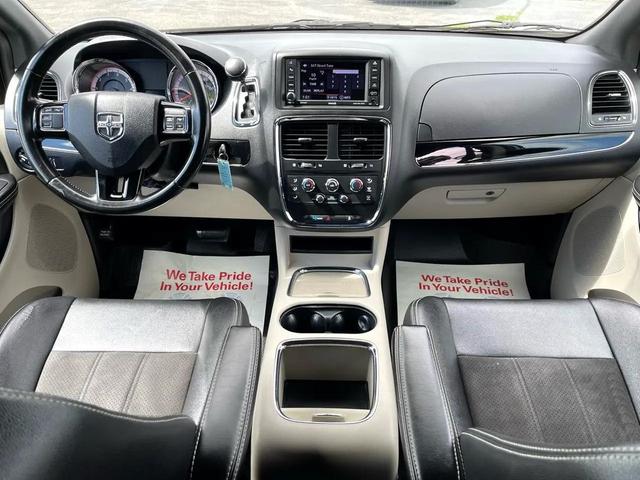 Photo of 2020 Granite Pearlcoat Dodge Grand Caravan