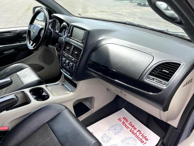 Photo of 2020 Granite Pearlcoat Dodge Grand Caravan