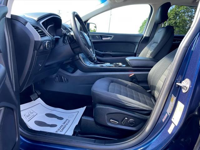 Photo of 2017 Blue Jeans Metallic Ford Edge