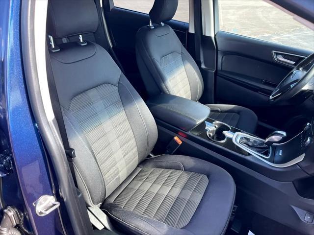 Photo of 2017 Blue Jeans Metallic Ford Edge