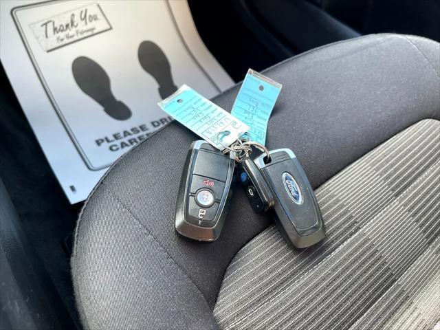 Photo of 2017 Blue Jeans Metallic Ford Edge