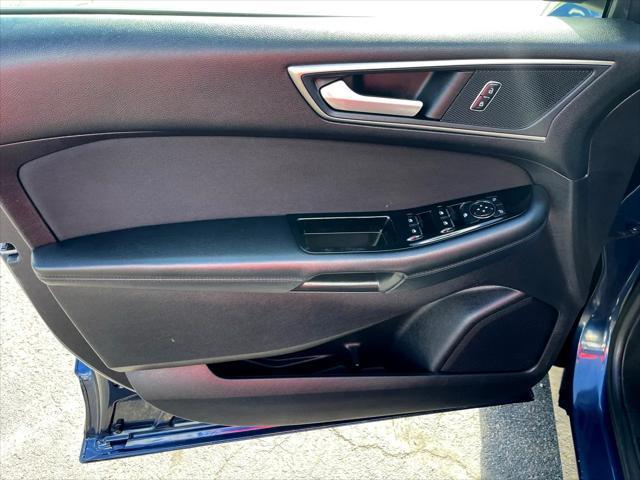 Photo of 2017 Blue Jeans Metallic Ford Edge