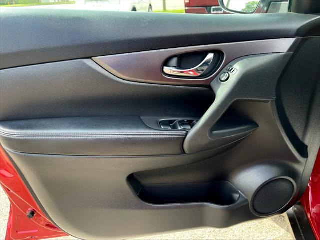 Photo of 2016 Cayenne Red Nissan Rogue