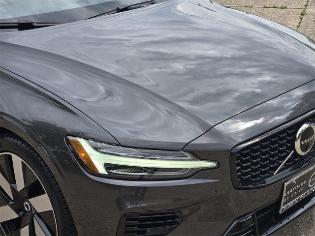 Photo of 2024 Platinum Grey Metallic Volvo S60 Recharge Plug-In Hybrid