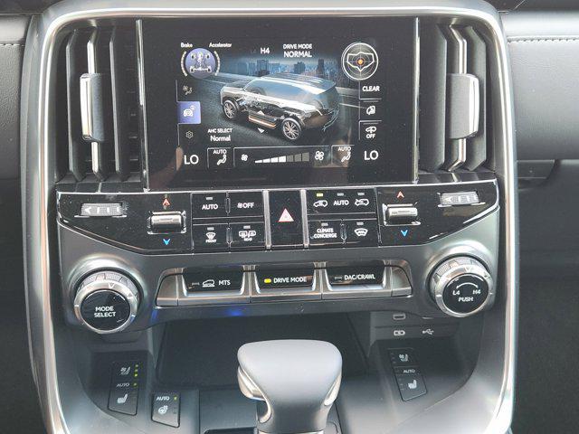 Photo of 2025 Atomic Silver Lexus LX 600