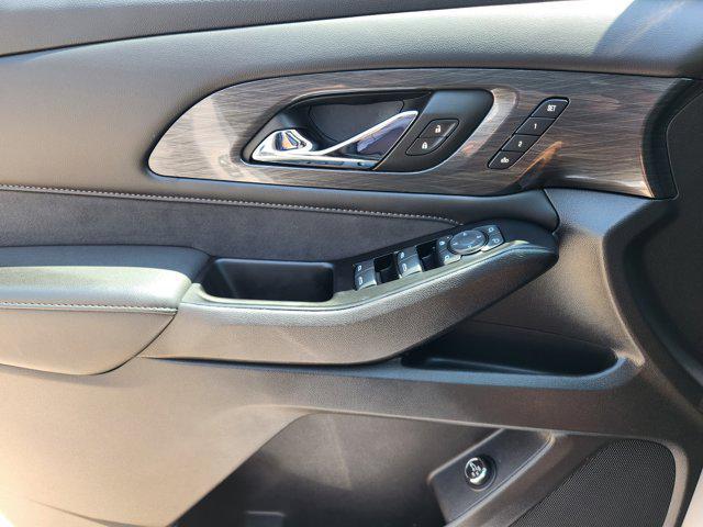 Photo of 2023 Iridescent Pearl Tricoat Chevrolet Traverse