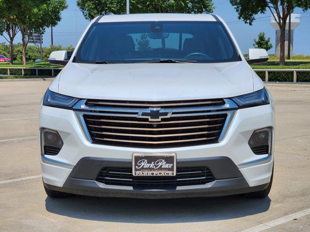 Photo of 2023 Iridescent Pearl Tricoat Chevrolet Traverse