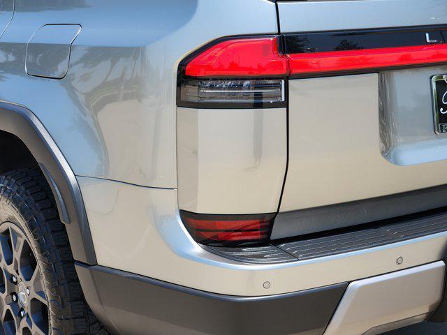 Photo of 2024 Atomic Silver Lexus GX 550