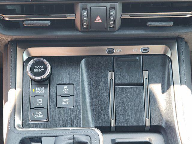 Photo of 2024 Atomic Silver Lexus GX 550