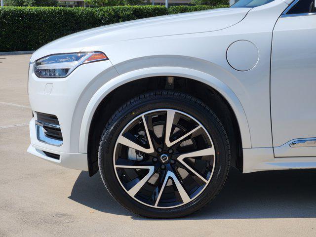 Photo of 2021 Crystal White Metallic Volvo XC90 Recharge Plug-In Hybrid