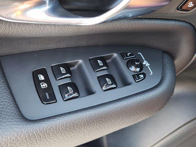 Photo of 2021 Crystal White Metallic Volvo XC90 Recharge Plug-In Hybrid