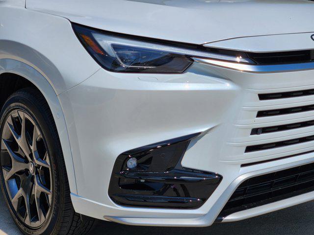 Photo of 2025  Lexus TX 500h