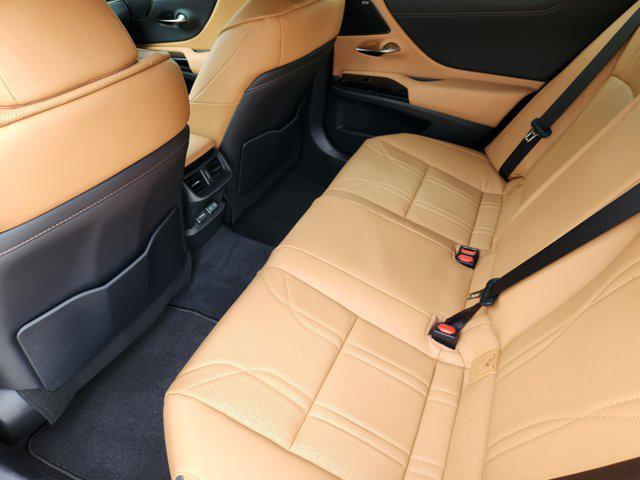 Photo of 2025 Cloudburst Gray Lexus ES 300h