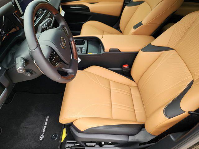 Photo of 2025 Cloudburst Gray Lexus ES 300h