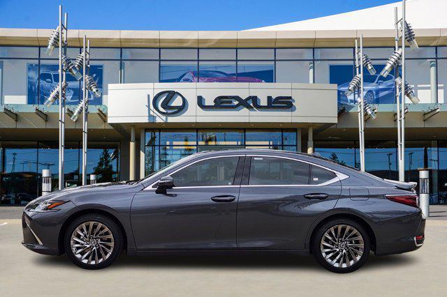 Photo of 2025 Cloudburst Gray Lexus ES 300h