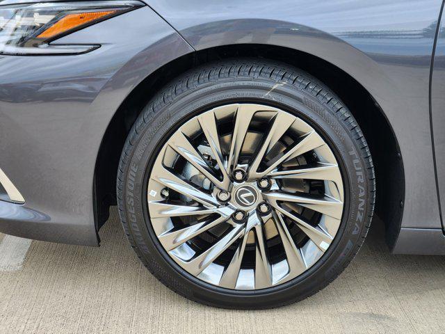 Photo of 2025 Cloudburst Gray Lexus ES 300h