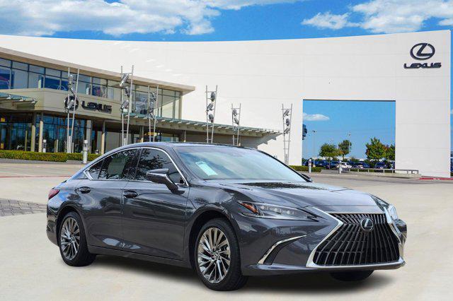 Photo of 2025 Cloudburst Gray Lexus ES 300h