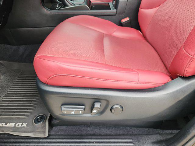 Photo of 2023 Black Onyx Lexus GX 460