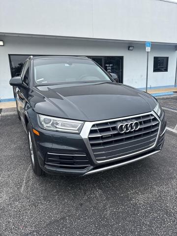 Photo of 2018 Manhattan Gray Metallic Audi Q5