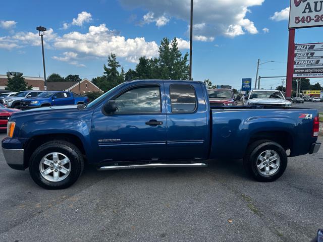 Photo of 2013 Blue GMC Sierra 1500