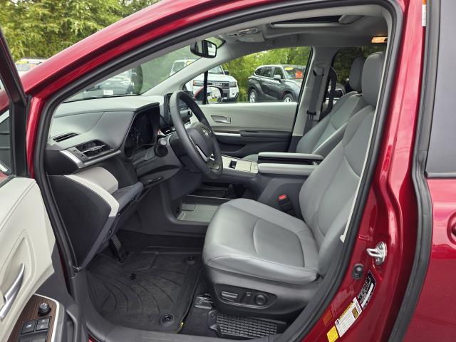 Photo of 2022 Ruby Flare Pearl Toyota Sienna