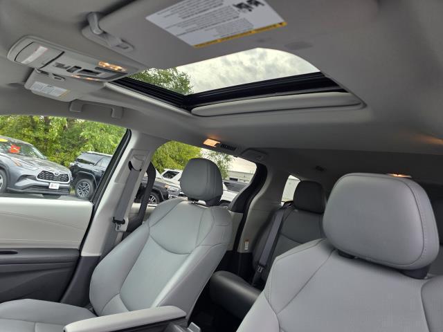 Photo of 2022 Ruby Flare Pearl Toyota Sienna