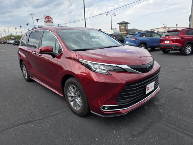 Photo of 2022 Ruby Flare Pearl Toyota Sienna