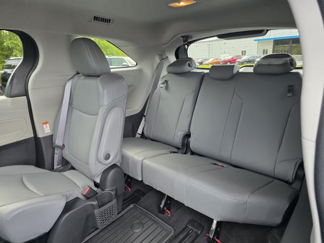 Photo of 2022 Ruby Flare Pearl Toyota Sienna