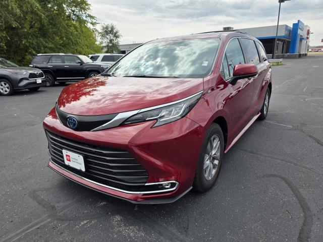 Photo of 2022 Ruby Flare Pearl Toyota Sienna