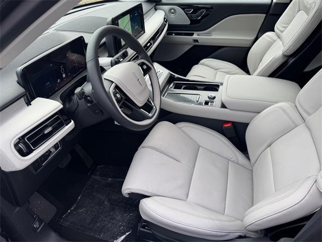 Photo of 2025 White Lincoln Aviator