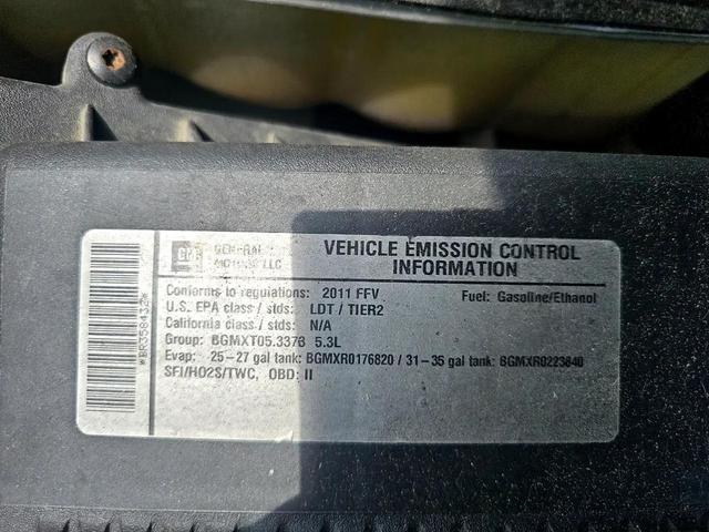 Photo of 2011 White Chevrolet Suburban