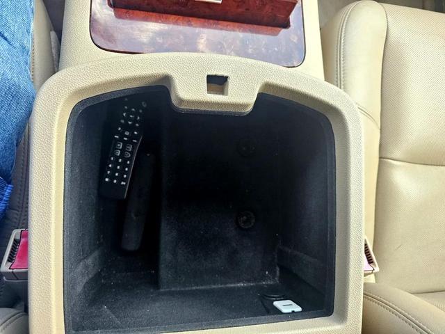 Photo of 2011 White Chevrolet Suburban