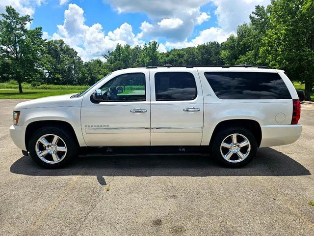 Photo of 2011 White Chevrolet Suburban