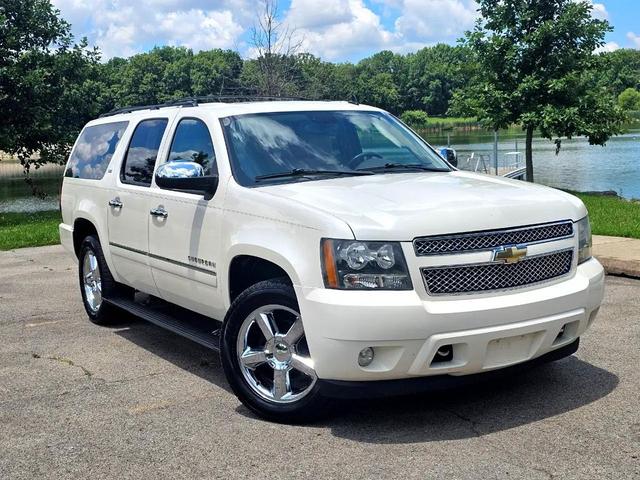 Photo of 2011 White Chevrolet Suburban