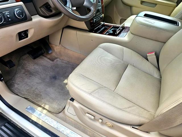 Photo of 2011 White Chevrolet Suburban