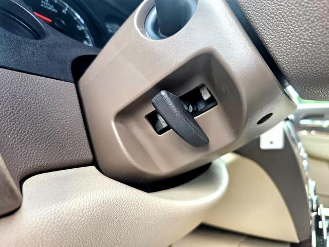 Photo of 2011 White Chevrolet Suburban