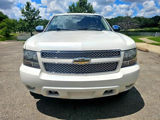 Photo of 2011 White Chevrolet Suburban