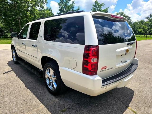 Photo of 2011 White Chevrolet Suburban